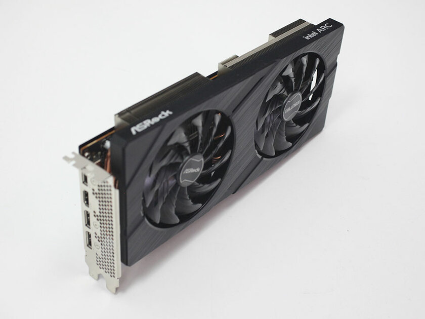Intel опять пытается ворваться на рынок видеокарт: обзор ASRock Arc A580 Challenger — Дизайн корпуса. 4
