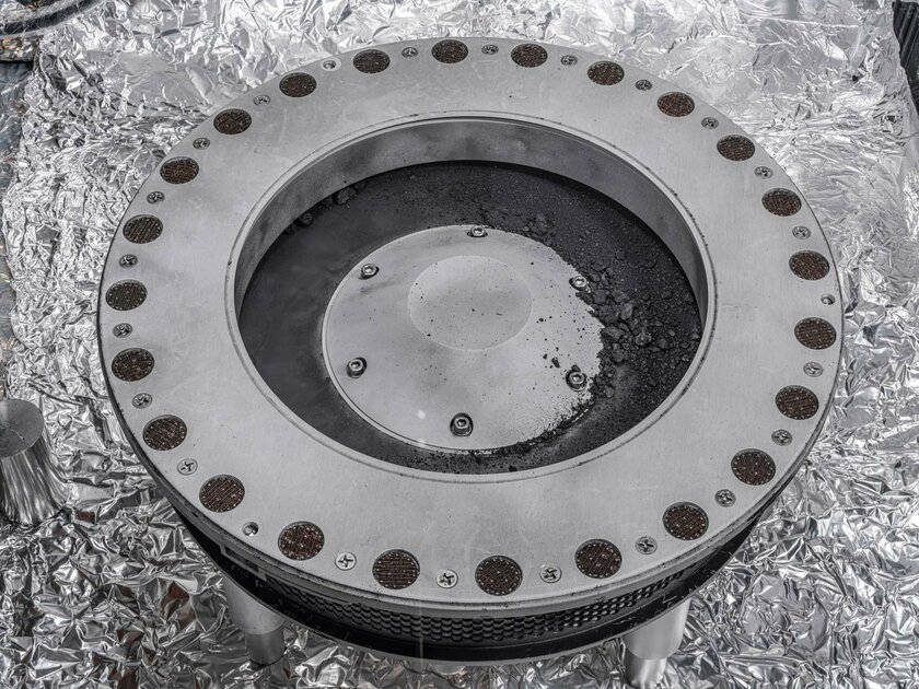 В NASA начали изучать образцы астероида возрастом 4,5 млрд лет. Учёные очень удивлены