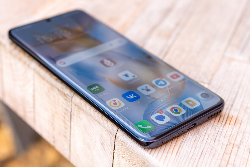 В хорошем смысле из старой школы. Опыт использования HONOR 90 — Дисплей. 2