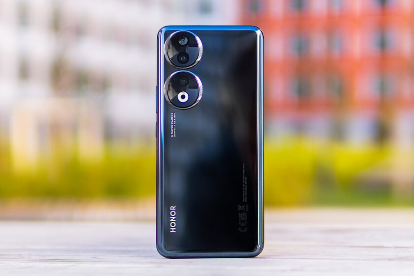 В хорошем смысле из старой школы. Опыт использования HONOR 90