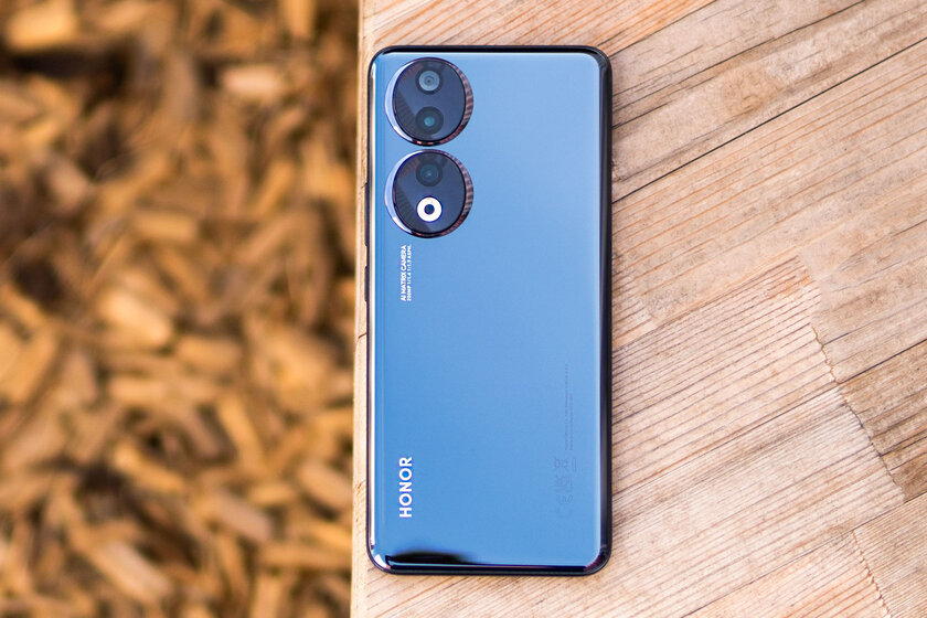 В хорошем смысле из старой школы. Опыт использования HONOR 90 — Внешний вид и эргономика. 1