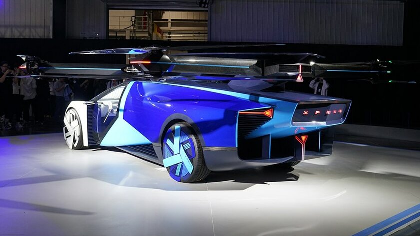 Xpeng AeroHT представила летающий автомобиль: выглядит как обычный суперкар, только с лопастями