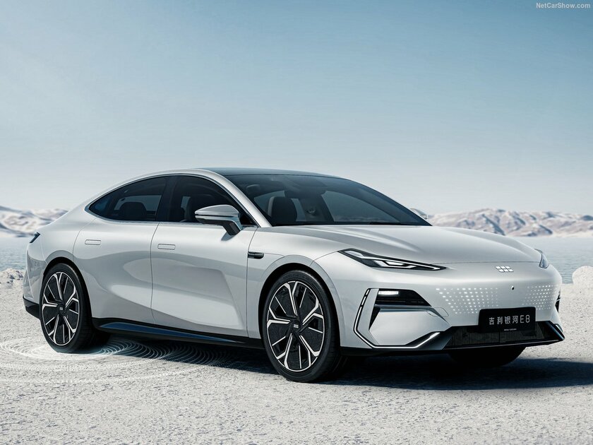 8К-дисплей, Snapdragon 8295 и 665 км запаса хода: Geely представила флагманский электрокар Galaxy E8