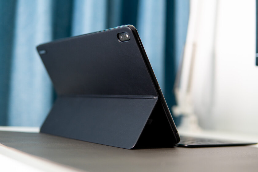 Этот планшет больше ноутбук, чем планшет. Обзор MateBook E (2023) с двумя USB и мощным процессором — Чехол и клавиатура. 1