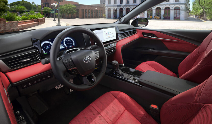 Представлена обновлённая Toyota Camry: старая платформа, новая передняя панель и никакого V6