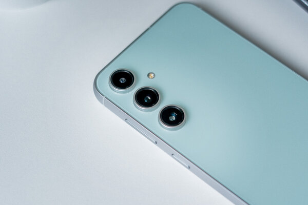 Обзор Samsung Galaxy S23 FE: когда из общего с флагманом 2023 года только блок камер