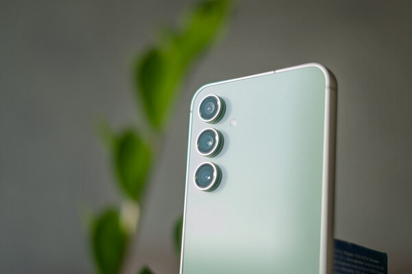 Обзор Samsung Galaxy S23 FE: когда из общего с флагманом 2023 года только блок камер