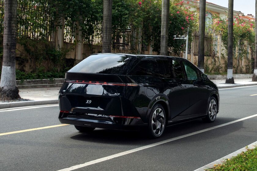 Xpeng представила стильный X9: первый минивэн компании с собственной ОС и огромным дисплеем