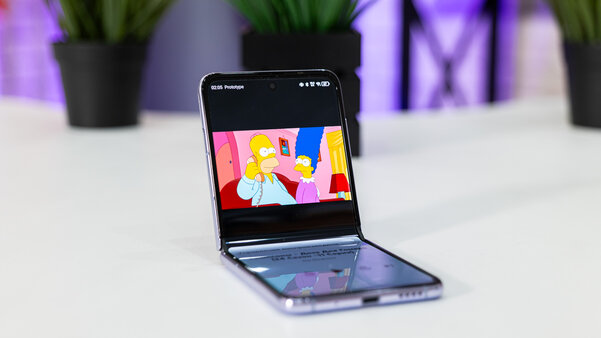 Самая доступная раскладушка в России — тестирую модель TECNO вместо обычного смартфона