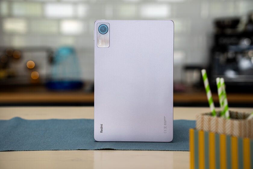 Дешёвый, но хороший планшет Xiaomi для фильмов: обзор Redmi Pad SE — Дизайн и эргономика. 2