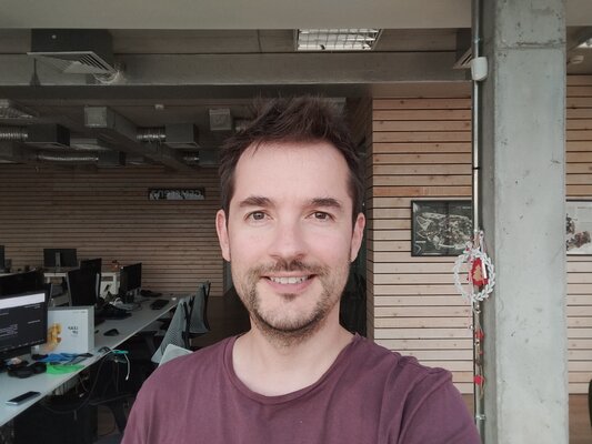 Дешёвый, но хороший планшет Xiaomi для фильмов: обзор Redmi Pad SE — Камеры. 8