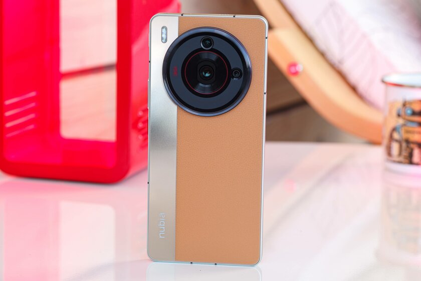 Все «китайцы» как «китайцы», но этот выделяется: тест смартфона nubia Z50S Pro с кучей фишек — Дизайн. 1