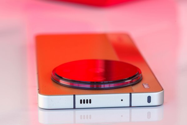 Все «китайцы» как «китайцы», но этот выделяется: тест смартфона nubia Z50S Pro с кучей фишек — Дизайн. 6