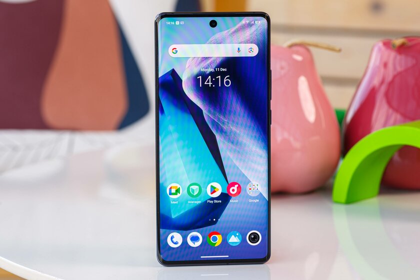 Процессор только с большими ядрами и камера уровня Pixel. Обзор vivo X100 Pro — Дисплей. 1