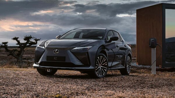 Представлен Lexus RZ 2024 c суммарной мощностью двигателей 311 л.с. и запасом хода 428 км