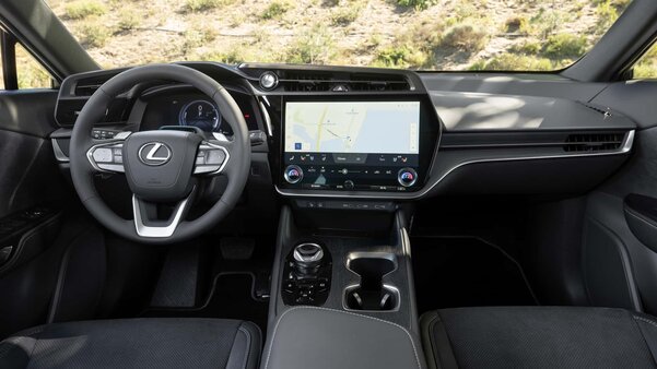 Представлен Lexus RZ 2024 c суммарной мощностью двигателей 311 л.с. и запасом хода 428 км