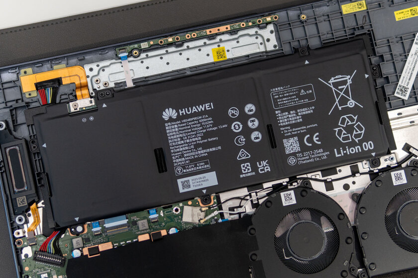 Очень производительная машина. Обзор Huawei MateBook D16 2024 — Автономность и зарядка. 1