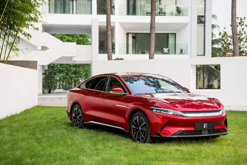 Китайская BYD стала крупнейшим в мире производителем электрокаров: всего за год она удвоила продажи