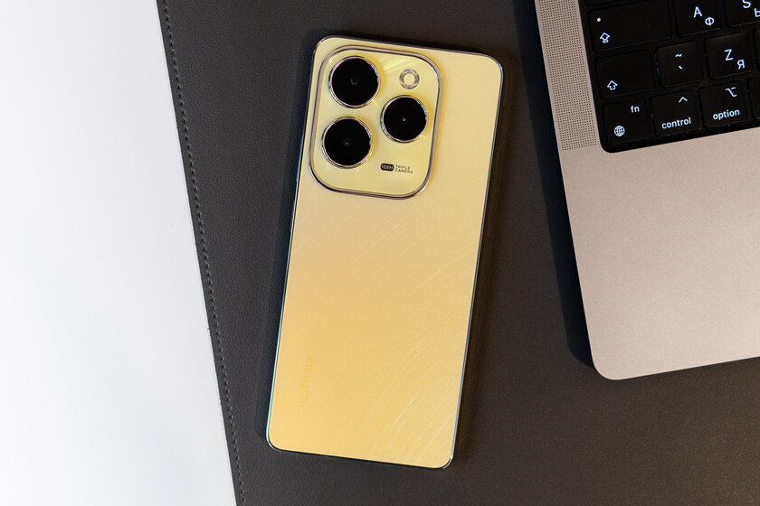 Самый дешёвый смартфон для игр с гироскопом и хорошим Wi-Fi? Обзор Infinix HOT 40 Pro — Внешний вид. 1