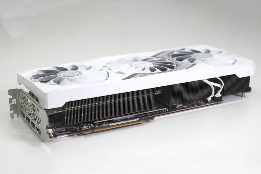 Гораздо лучше модели NVIDIA за те же деньги: обзор ASRock Radeon RX 7900 XT Phantom Gaming White — Дизайн корпуса. 3