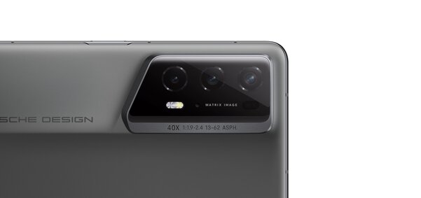HONOR и Porsche Design представили складной Magic V2 RSR, отсылающий к автомобилям