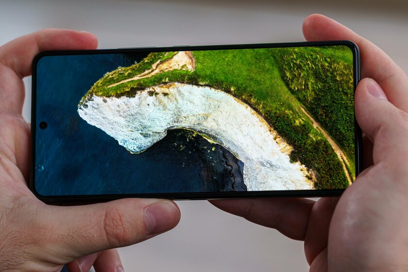 Этот геймерский смартфон хочется купить вместо обычного. Обзор ASUS ROG Phone 8 (Pro) — Дисплей. 1