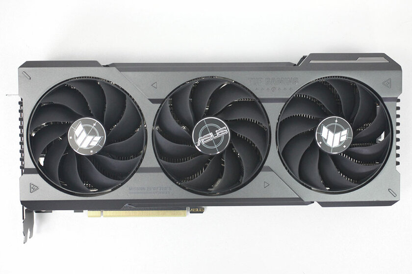 Мощнее RTX 3090 Ti, но с куда более вкусной ценой: обзор RTX 4070 Ti Super — Дизайн корпуса. 1