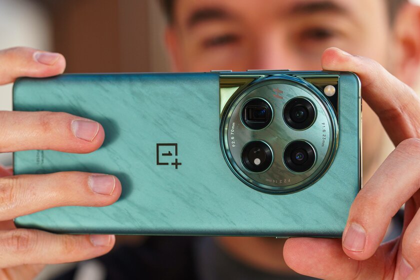 OnePlus украла фишку Xiaomi. Обзор OnePlus 12 — теперь это другой смартфон