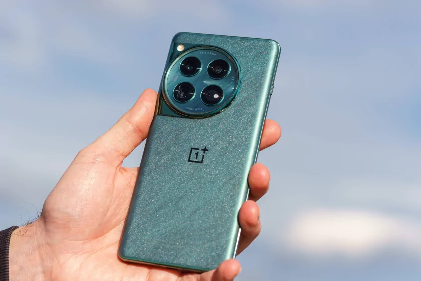 OnePlus украла фишку Xiaomi. Обзор OnePlus 12 — теперь это другой смартфон