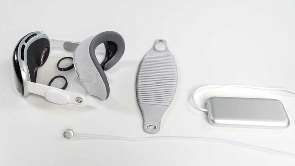 Обзор очков Apple за 3 500 долларов. Я не яблочник, но они стоят своих денег — зацените магию — Комплектация. 1
