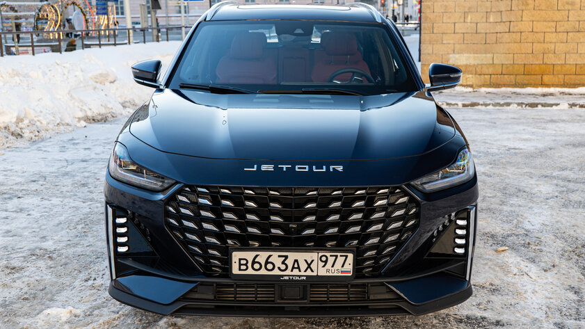 Когда младший лучше старшего. Тест-драйв кроссовера Jetour X70 Plus — Внешний вид Jetour X70 Plus. 11