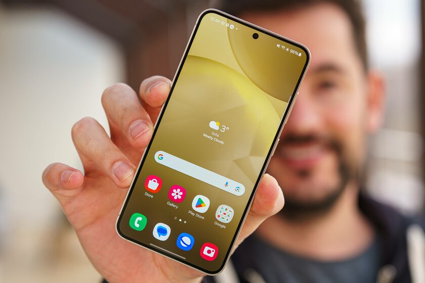 Лучший (и долгоживущий!) компакт на Android в 2024 году. Обзор Samsung Galaxy S24 — Дисплей. 1