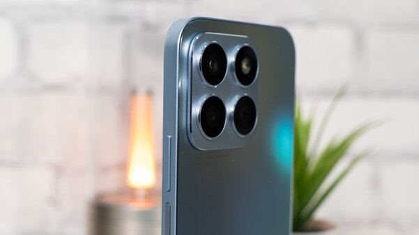 Недорогой смартфон оснастили кучей современных фишек — вышло круто. Обзор HONOR X8b — Внешний вид и комплектация. 4