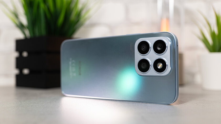 Недорогой смартфон оснастили кучей современных фишек — вышло круто. Обзор HONOR X8b — Внешний вид и комплектация. 5