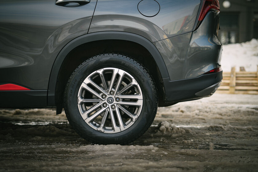 Если не нужны огромные дисплеи и новомодный дизайн. Обзор Changan CS75 Plus — Знакомство. 3
