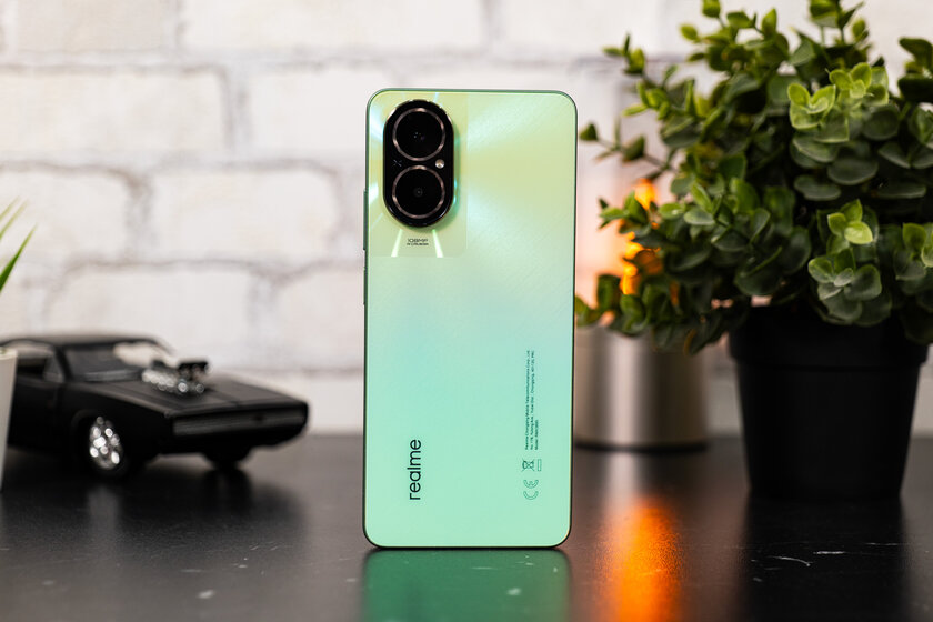 Таким должен быть недорогой смартфон в 2024 году: обзор realme C67