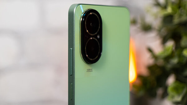 Таким должен быть недорогой смартфон в 2024 году: обзор realme C67 — Внешний вид и комплектация. 1