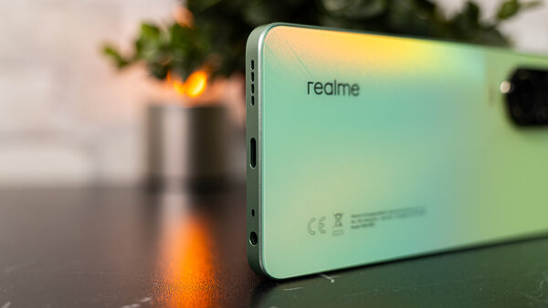 Таким должен быть недорогой смартфон в 2024 году: обзор realme C67 — Внешний вид и комплектация. 2