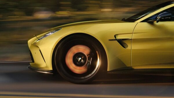 Представлен Aston Martin Vantage 2025: он получил ошеломляющий 656-сильный двигатель V8