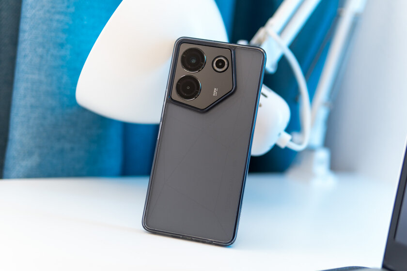 На редкость недорогой, но продуманный (с аудиоджеком и не только). Обзор Tecno Camon 20 Pro 5G — Внешний вид. 2