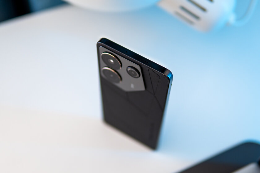 На редкость недорогой, но продуманный (с аудиоджеком и не только). Обзор Tecno Camon 20 Pro 5G — Внешний вид. 3