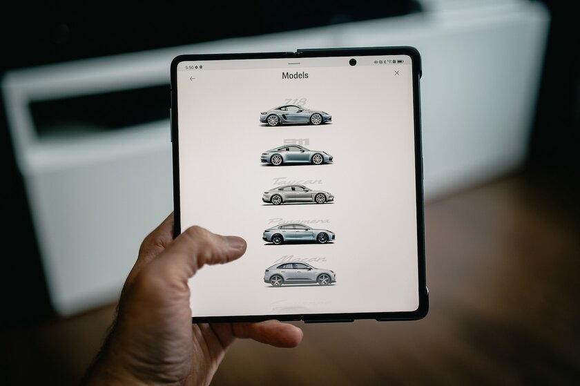 Смотрю на Porsche-смартфон от HONOR: каково с люксом в руках