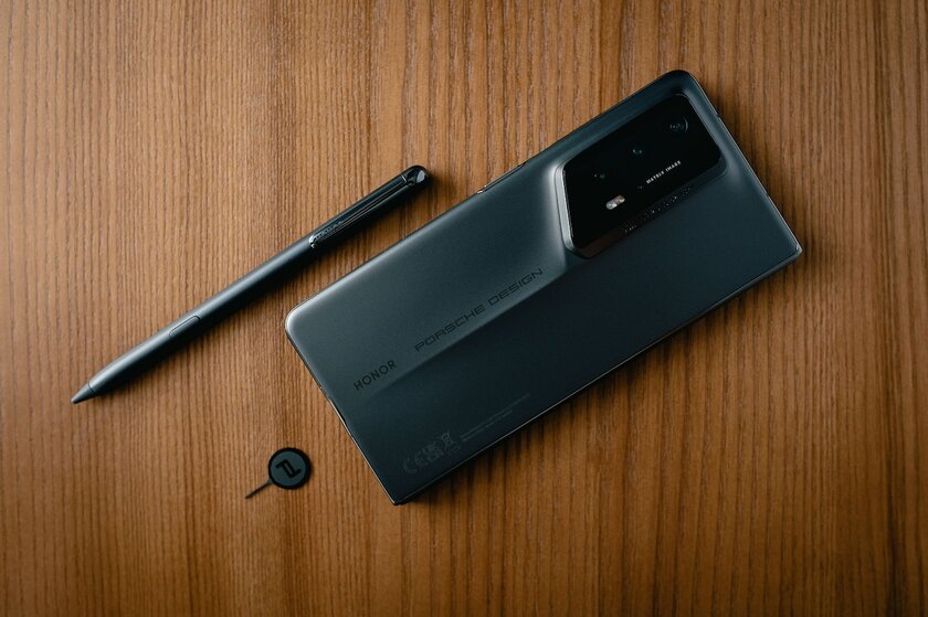 Смотрю на Porsche-смартфон от HONOR: каково с люксом в руках