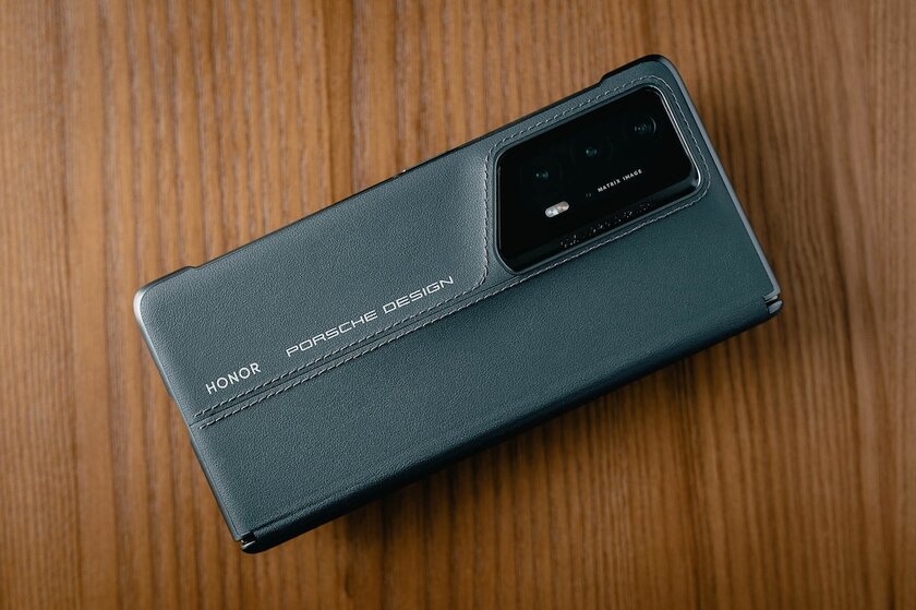 Смотрю на Porsche-смартфон от HONOR: каково с люксом в руках