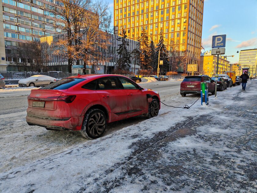 Самый тонкий складной смартфон в России: как снимает в снежной Москве и солнечном Шэньчжэне