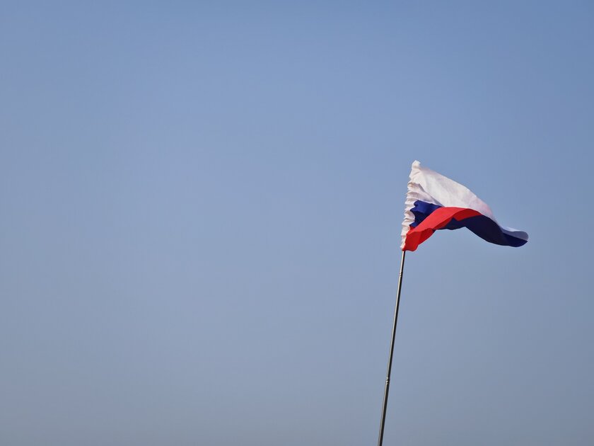 Самый тонкий складной смартфон в России: как снимает в снежной Москве и солнечном Шэньчжэне