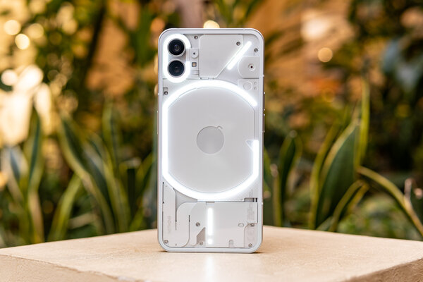 Рейтинг лучших смартфонов до 40 000 рублей: какой купить в мае 2024 — 5. Nothing Phone 1 (8/256 ГБ). 1