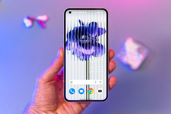 Рейтинг лучших смартфонов до 40 000 рублей: какой купить в мае 2024 — 5. Nothing Phone 1 (8/256 ГБ). 3