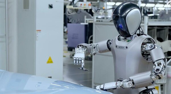 Китайские автомобили Nio начали собирать человекоподобные роботы: как это выглядит