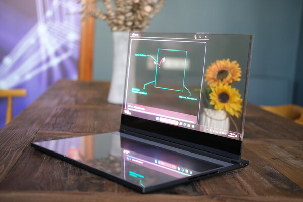 Прозрачный корпус, клавиатура-проектор и камера с ИИ: Lenovo показала ноутбук, как в фильмах про будущее